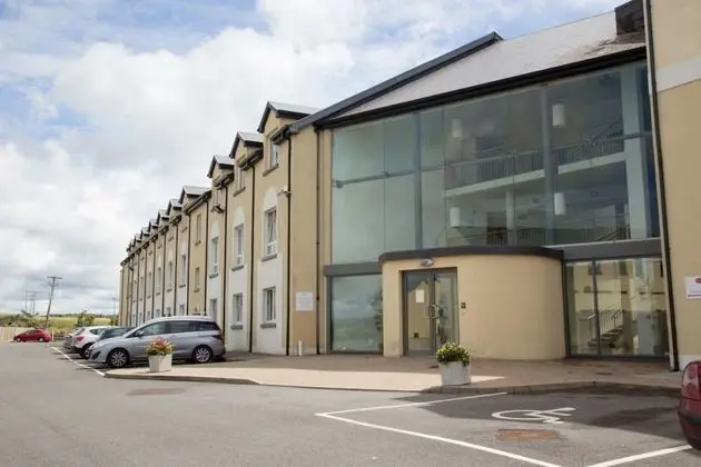Lahinch Coast Hotel & Suites - 1
