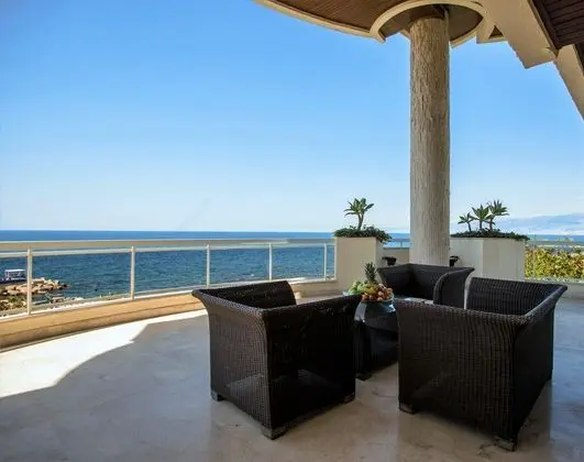 Lahoya Suites