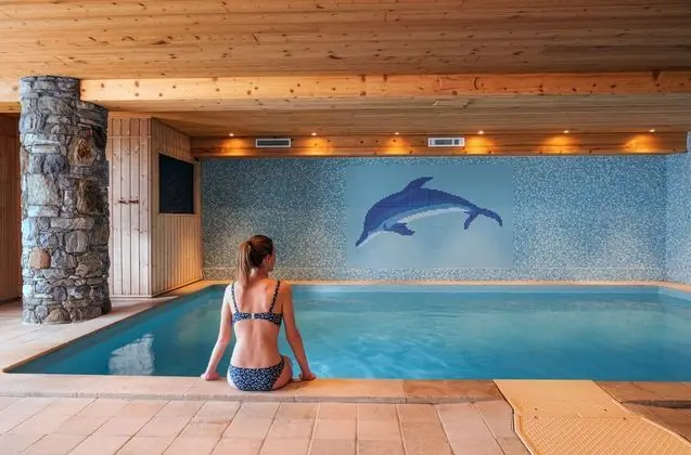 Hotel L'Aigle du Montana - Havuz