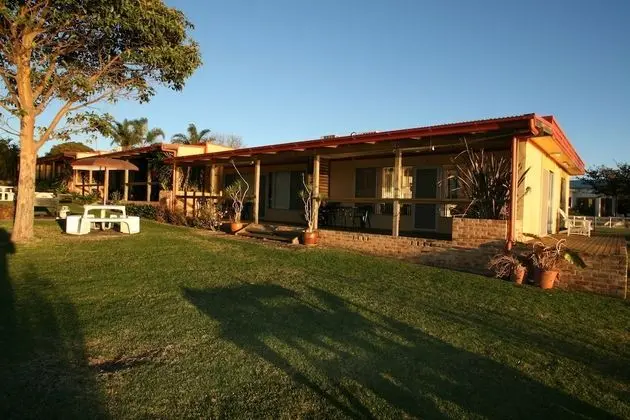 Lake Edge Holiday Units - Dış Mekan