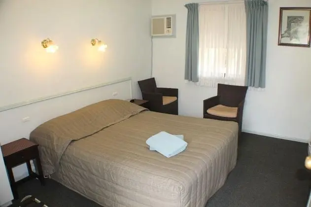 Lake Forbes Motel