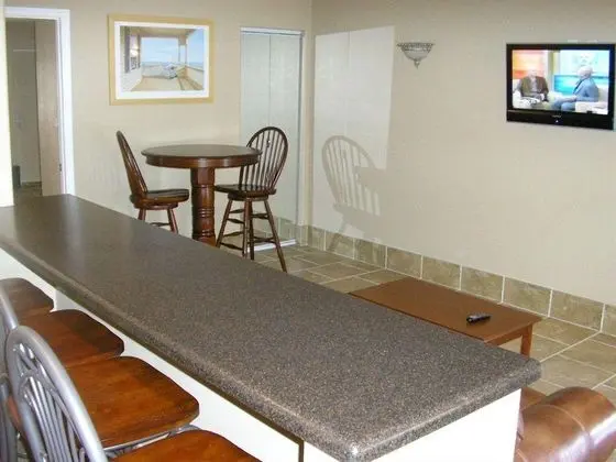 Lake Grassy Inn & Suites
