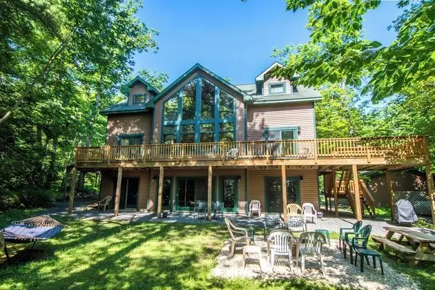 Lake House - Öne Çıkan Resim