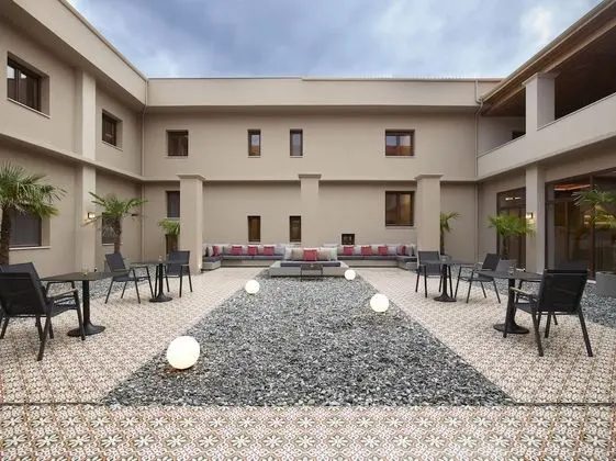The Lake Hotel - Dış Mekan
