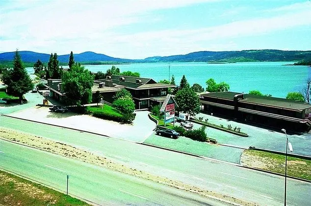 Lake Jindabyne Hotel
