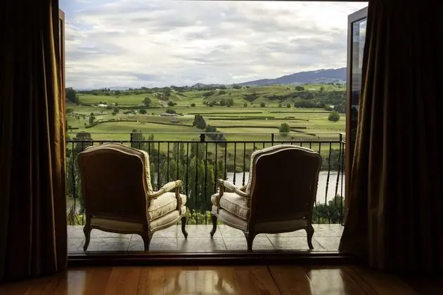LAKE KARAPIRO LODGE