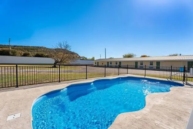 Lake LBJ Inn - Havuz