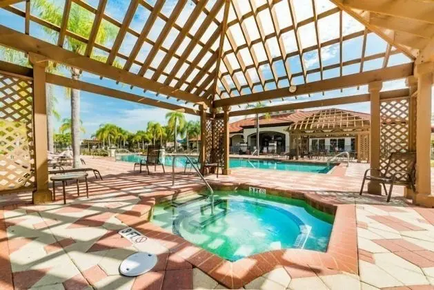 Lake View 6 Bedroom 4 Bath Pool Home in Bella Vida Resort