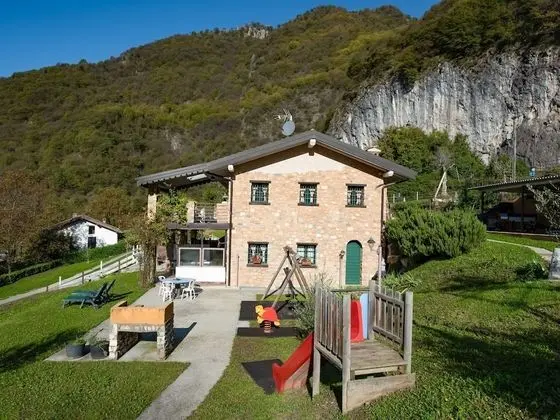 Lake View Chalet in Lombardy With Swimming Pool