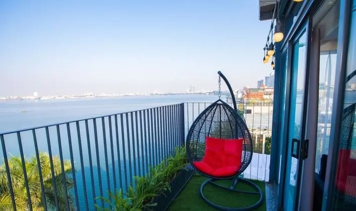 Lake View Hotel