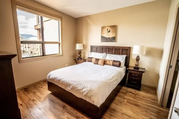 Lake Views at Playa Del Sol #408 - Oda