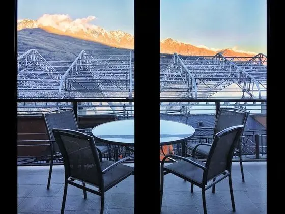 Lake Views at The Shores - Private Apartment