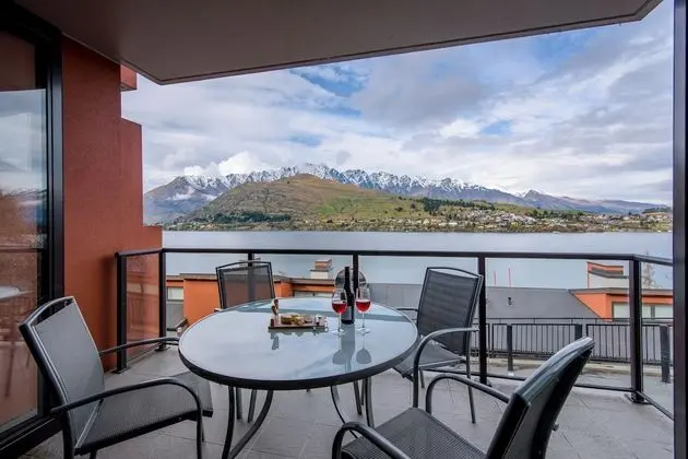 Lake Views at The Shores - Private Apartment