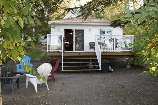 Lakefront Cottage in Manitou Beach - Dış Mekan