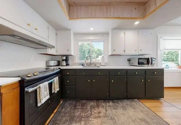 Lakefront Getaway 4 Bedrooms 2 Baths - Mutfak
