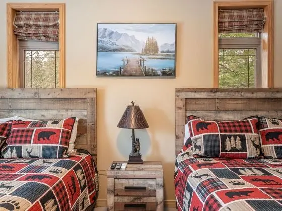 Lakefront Grizzly Lodge by Simply Comfort - Oda