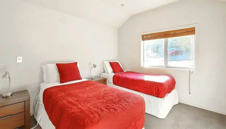 Lakefront Living - 4 Bedrm Apartmt Alpine Village - Oda
