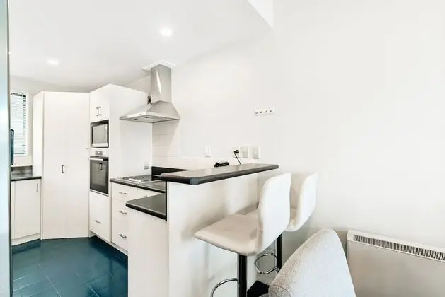 LAKEFRONT LIVING AT REMARKABLES - WEST - Mutfak
