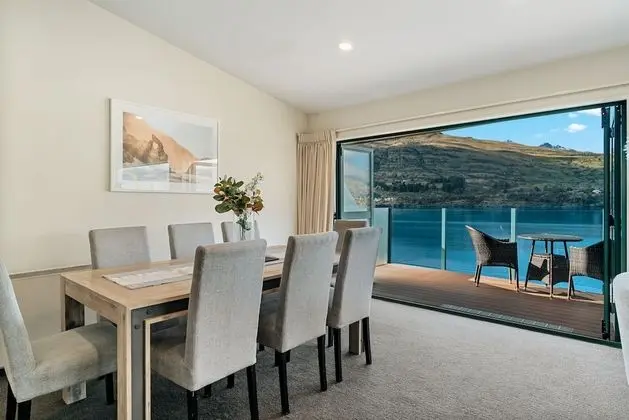 LAKEFRONT LIVING AT REMARKABLES - WEST - Oda Düzeni