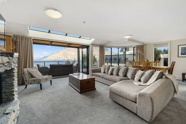 Lakefront Luxury 912 The Beacon