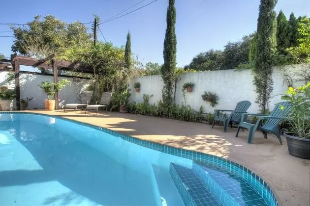 The Lakehouse Bed & Breakfast - Havuz