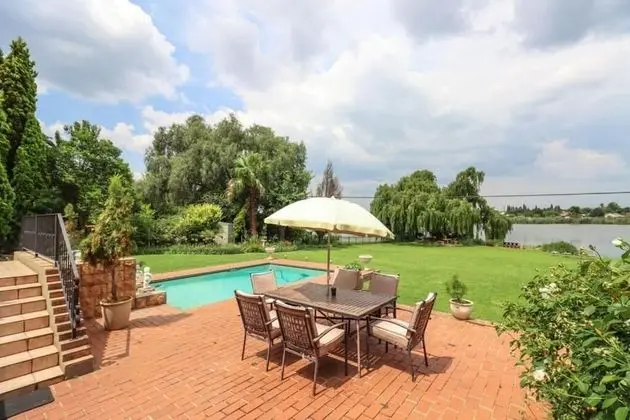 The Lakehouse Guest House - Havuz
