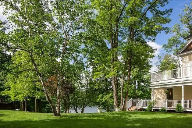 Lakehouse Inn - Dış Mekan