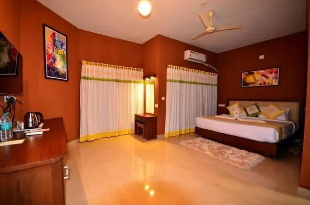 Lakerose Wayanad Resort - Lake View