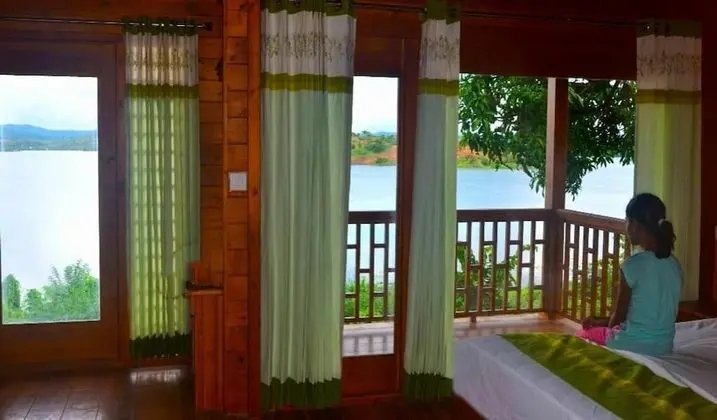 Lakerose Wayanad Resort - Water Front Grandeur - Oda