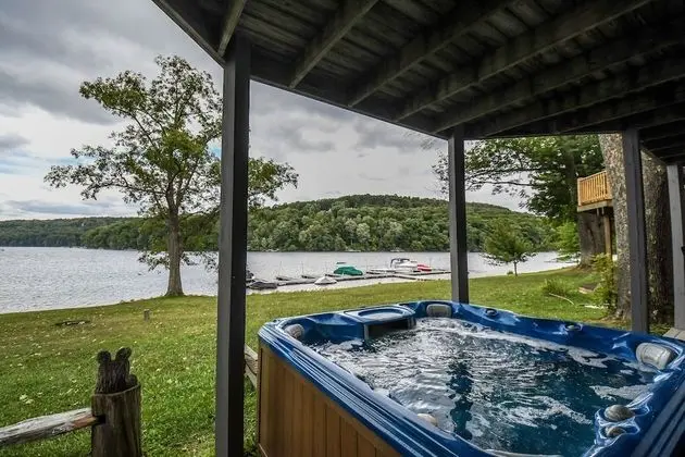 At Lake's Edge - Spa