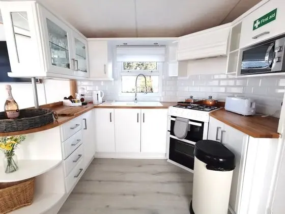 Lakes and Woodlands Overstone Holiday Park - Mutfak