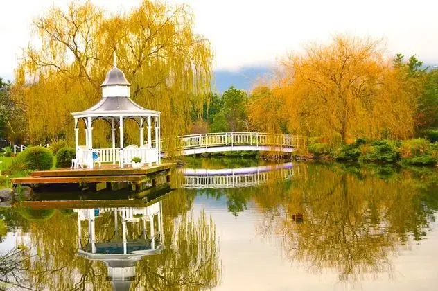 Lakeside Cottage