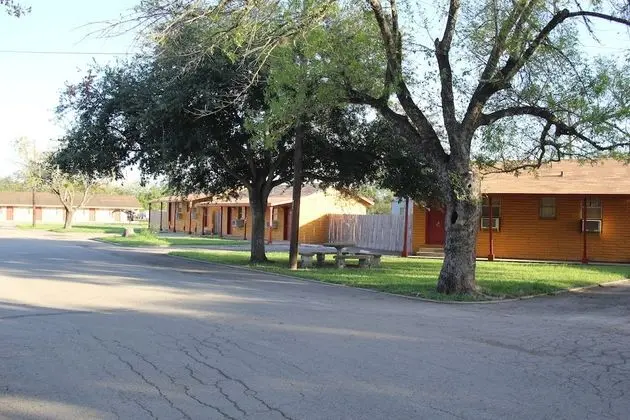Lakeside Inn & Suites