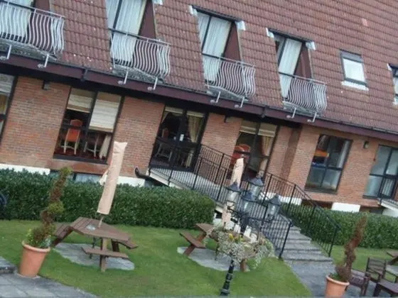 Lakeside International Hotel - Dış Mekan