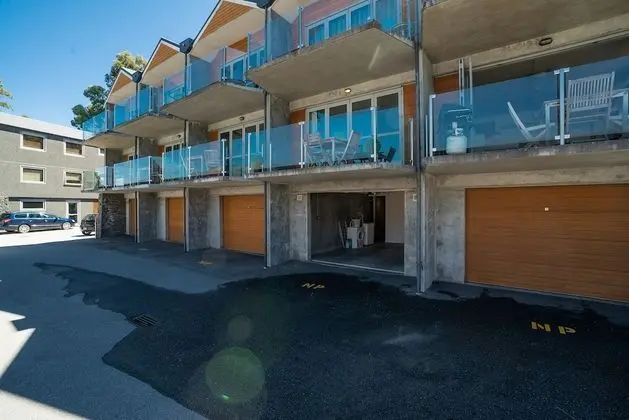 LAKESIDE LIVING - MODERN 2-BEDROOM APARTMENT - Dış Mekan
