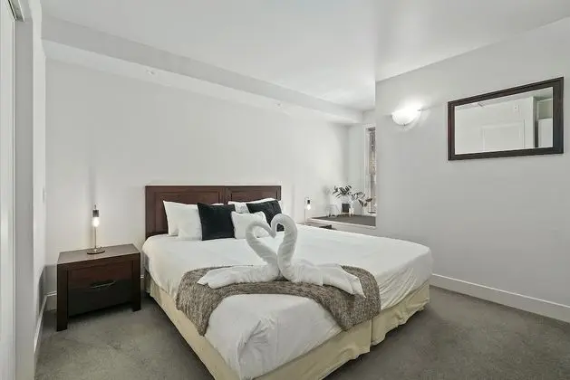 LAKESIDE LIVING - MODERN 2-BEDROOM APARTMENT - Oda