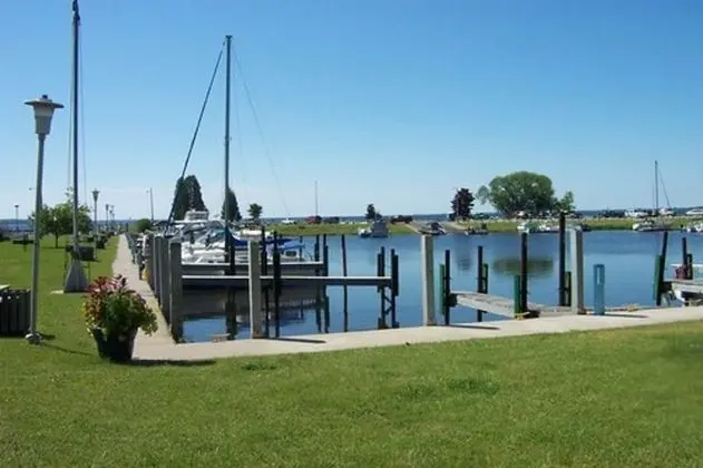 Lakeside Motor Inn