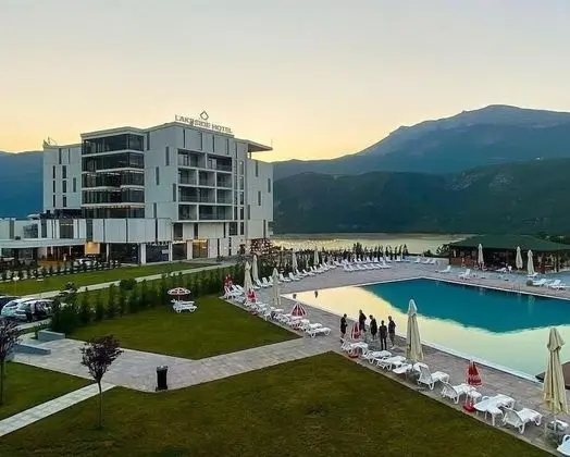 Lakeside Hotel