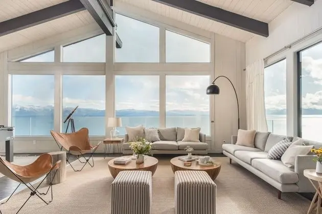 Lakeview by Avantstay Private Waterfront Cabin on Lake Tahoe w/ Hot Tub & Views