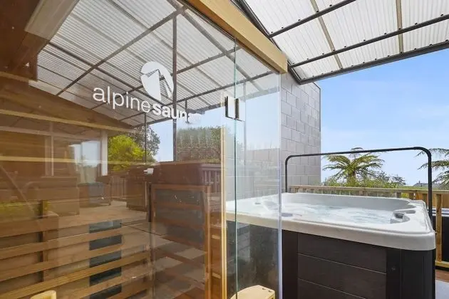 Lakeview Escape with spa - sauna - patio - Spa