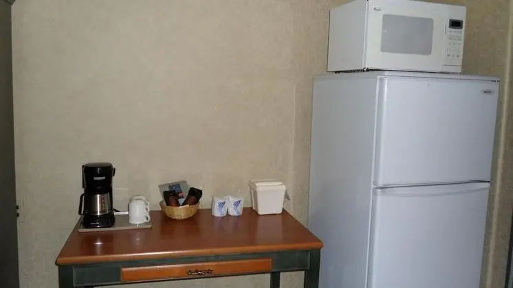 Lakeview Inns & Suites - Hinton - Mutfak