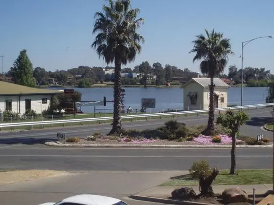 Lakeview Motel - Genel
