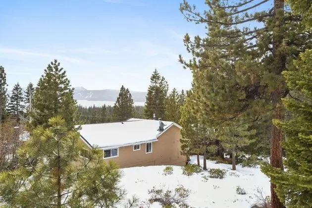 Lakeview Tree House