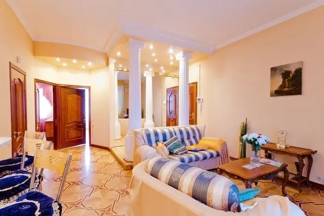 Lakshmi Bol'shaya Sadovya