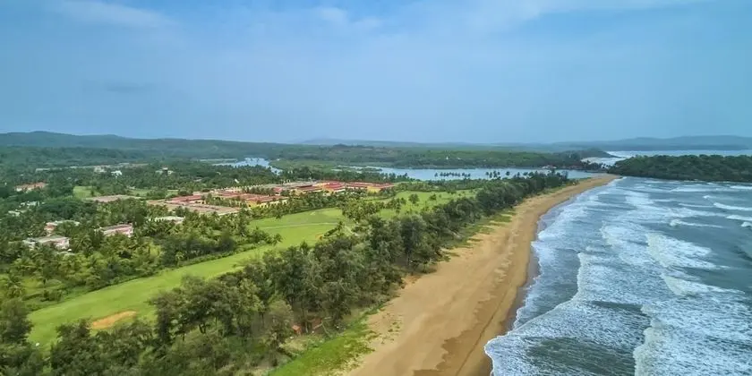 The LaLiT Golf & Spa Resort Goa - Plaj