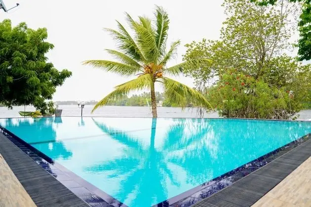 Laluna Ayurveda Resort - Havuz