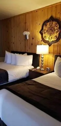 Lamplighter Cabins & Suites