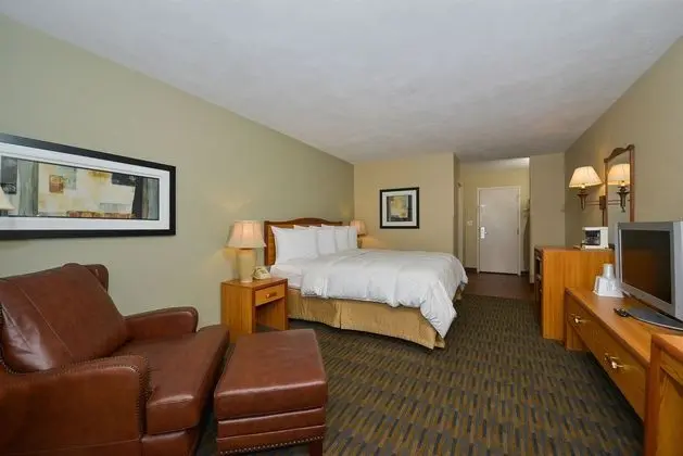 Lamplighter Inn & Suites - North
