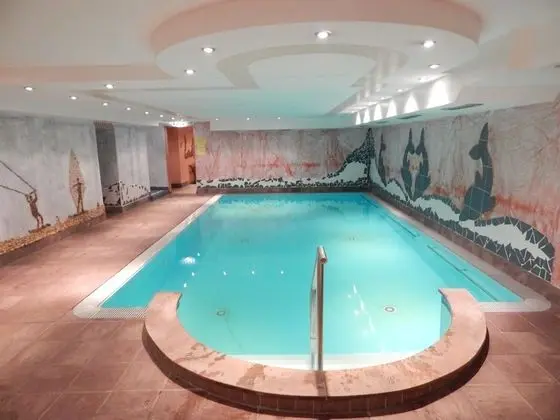 Land Gut Hotel Zum Alten Forsthaus - Havuz