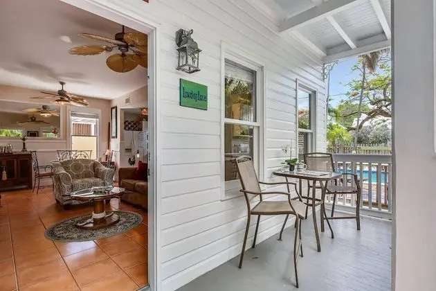 Land Of Love by Avantstay Pets Allowed! Shared Pool! Great Location! Month Long Stays Only